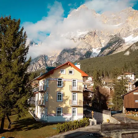 Vale E Schena Cortina 4 Posti Letto *